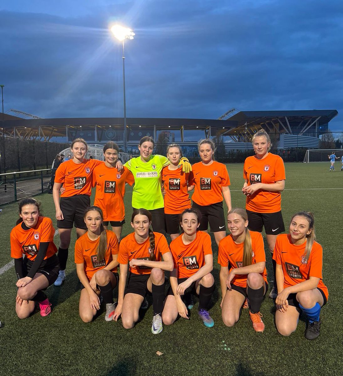 Thanks to @5haw4 for inviting the #under17s to play @ManCityAcademy RTC tonight ! 

A great experience for the girls against quality opponents ! 

#Bestwecanbe #Takeyourchance #Playforyourtown 

🟠⚫️⚽️