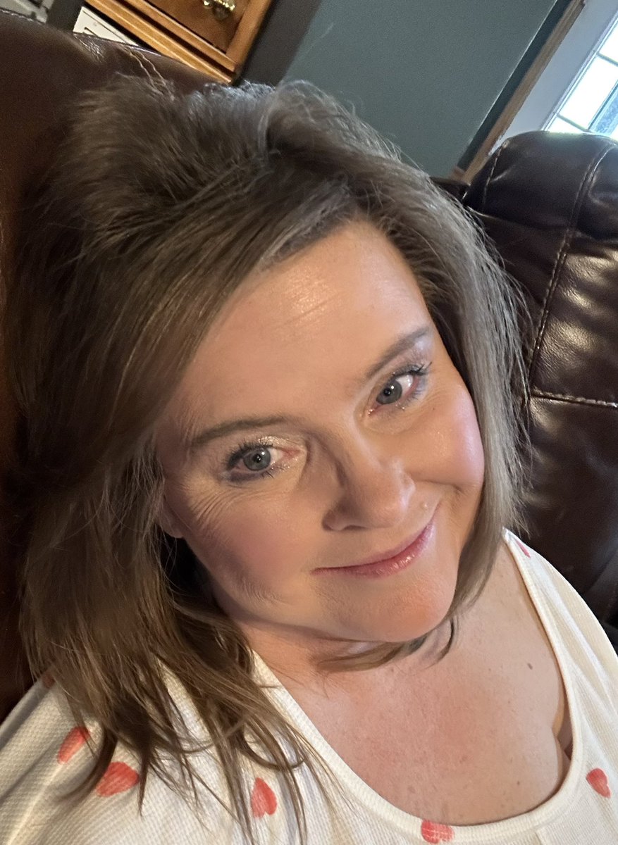jackieharmon21's tweet photo. I don’t always get comfy in my recliner, but when I do this is often the face I make🤷‍♀️#nowyaknow https://t.co/8rZgh7u2kS