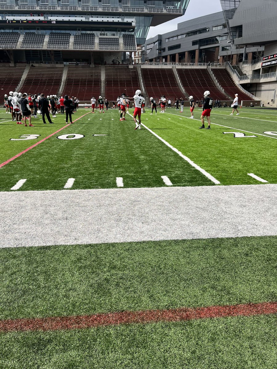 ztanton's tweet photo. A huge thank you to goes out to @GoBearcatsFB, @ashhecimovich, @TheGuruStew and @CoachCardwell_ for allowing me to watch 2 practices this week. Learned a lot and thankful for the opportunity! #GoBearcats https://t.co/daoKwHtJlW