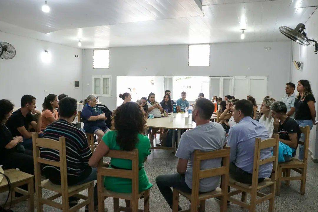 chinorinesi's tweet photo. Con @ArielArchanco , @ayelenlopez y @paula_tardon visitamos el Centro Juvenil "El Ombú" en Los Hornos, La Plata. https://t.co/47ol43I7It