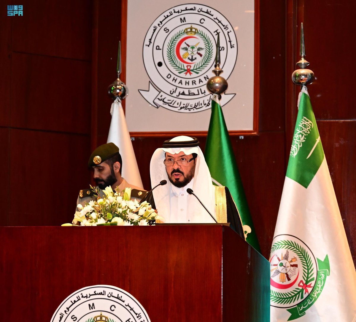 SPAregions's tweet photo. رئيس هيئة الأركان العامة يرعى حفل تخريج دورة التأهيل العسكري للأطباء العاشرة.
https://t.co/c1HYeW2wln
#واس_عام https://t.co/cVrdCHMnzB