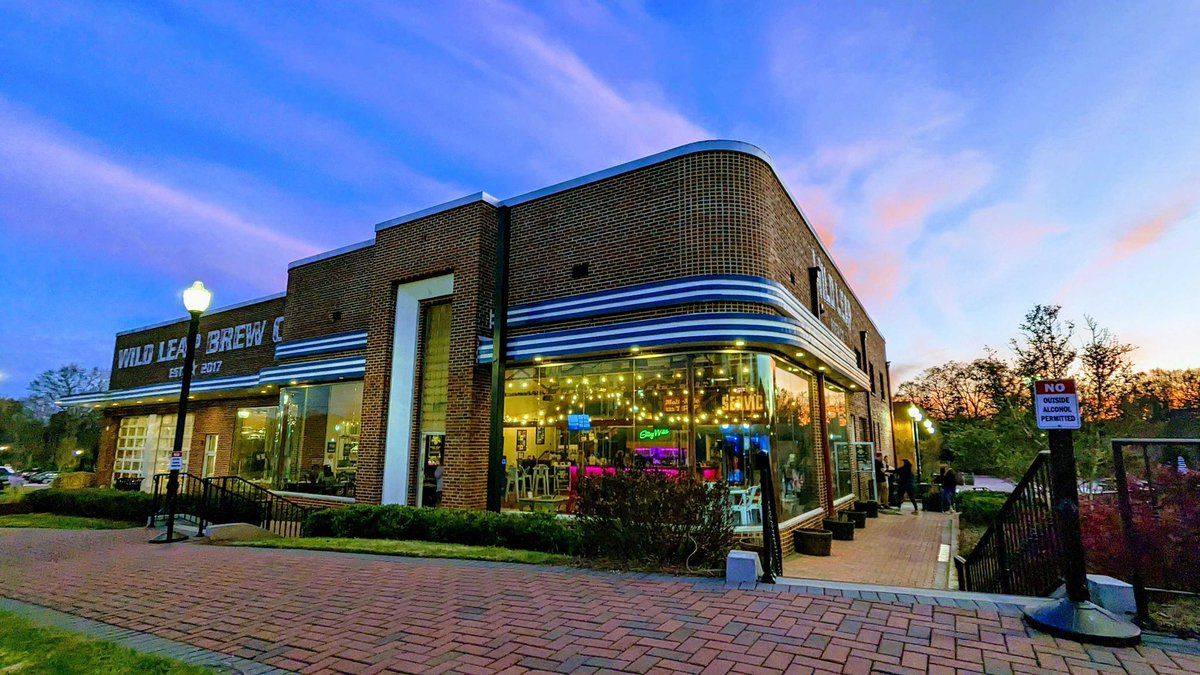 The best view for the best brews. 🍻🌇

#wildleap #staywild #lagrangetaproom #gabrewery #gabeer #visitlagrange #lagrangega #wildleapbrewco #brewlovers #beerlovers #beerstagram #beerconnoisseur #bestbrewery #cheers