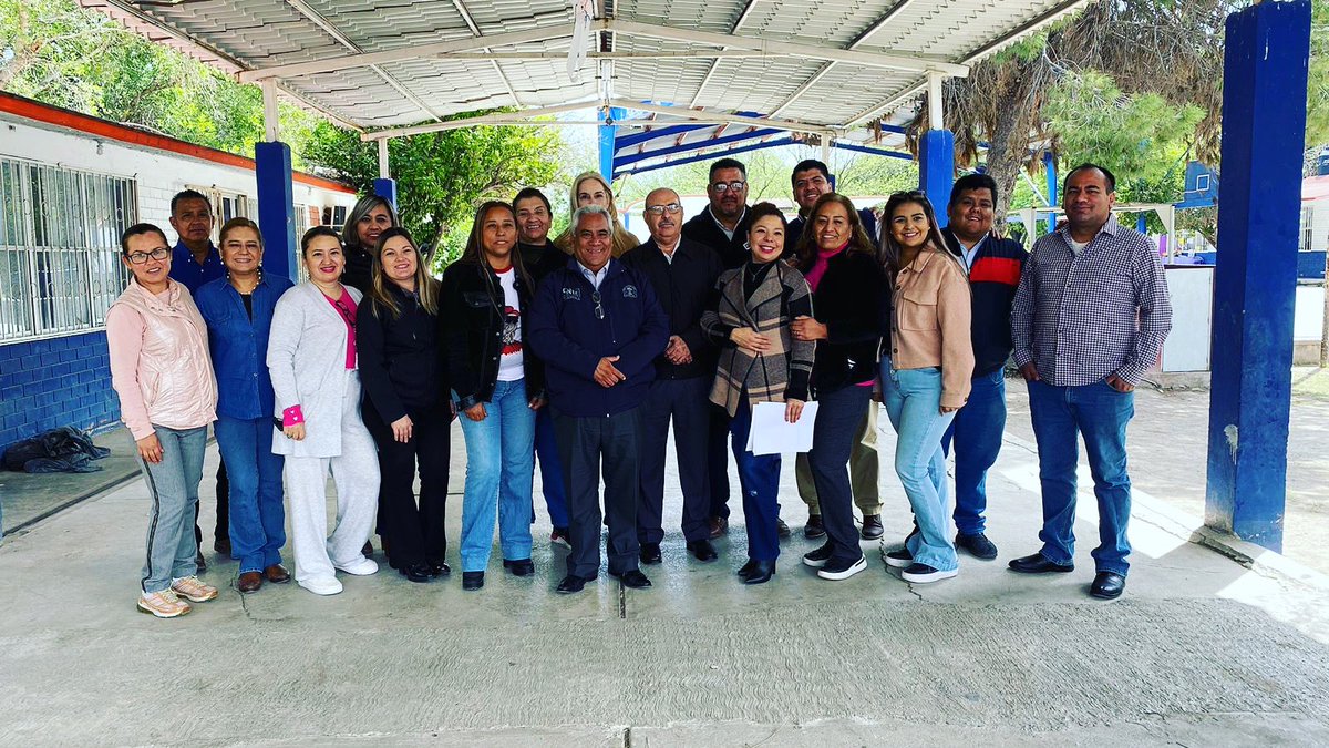 SNTECinco's tweet photo. 🏠 Hoy en #Monclova, el Mtro. Everardo Padrón García, Secretario General de la Sección 5 del SNTE; asistió en con el Mtro. Guadalupe Adolfo Salinas, representante del CEN y el Srio. de Organización de la Región Centro, Mtro. Arturo Gómez Almaguer; a la Esc. Prim. Suzanne Robert https://t.co/Zbff9liDaW
