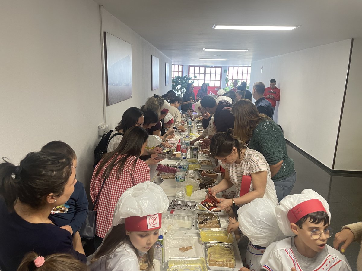 PazoPacoPaz's tweet photo. 🧑‍🍳👩‍🍳Esta tarde os cativos e cativas, elaboraron saborosas receitas na actividade #PazoChef, organizada pola ludoteca.😋

#PazoPacoPaz @DeputacionOU https://t.co/HuJHIbGIRN