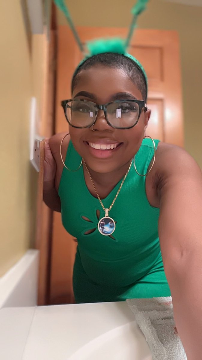 AquaJasss's tweet photo. #Latepost #StPatricksDay2023 #FavoriteColor #IrishForADay ๐๐๐ค๐พ https://t.co/VHI7w11IHw