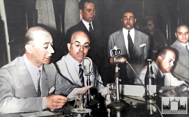 MendozAntigua's tweet photo. El Gobernador de la Provincia de Mendoza, Doctor Carlos Evans, anuncia un hecho trascendental: la adquisición por parte del Gobierno de Bodegas y Viñedos Giol. Corría el año 1955,
https://t.co/KDgeFA5Pvc
#giol #bodega #bodegasmendoza #vitivinicultura #INV https://t.co/yBtWC4h9na