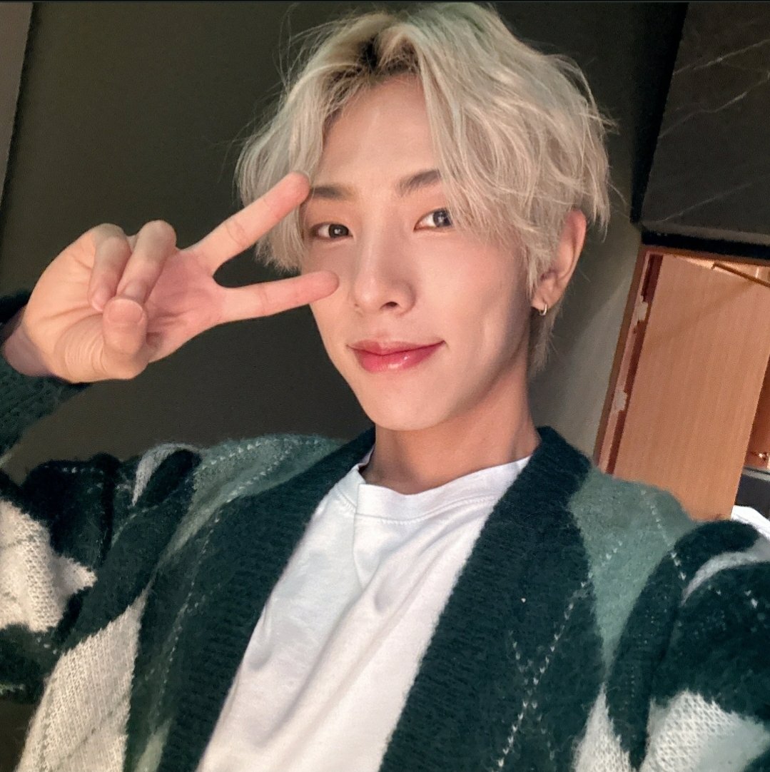 Light_in_us9's tweet photo. Happy birthday Suil โคโค hope you have a wonderful birthday!! And always take care of your health โค
Love yoouuโคโค
#LUMINOUS #๋ฃจ๋ฏธ๋์ค #์์ผ #HAPPY_SUIL_DAY #Suil #masuil https://t.co/CuDlozywnu