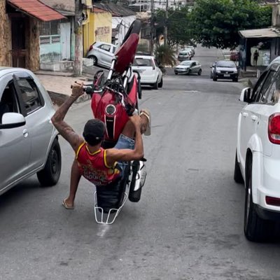 Quem dorme sonha, nós q vive aos poucos estamos realizando …🚀🔥