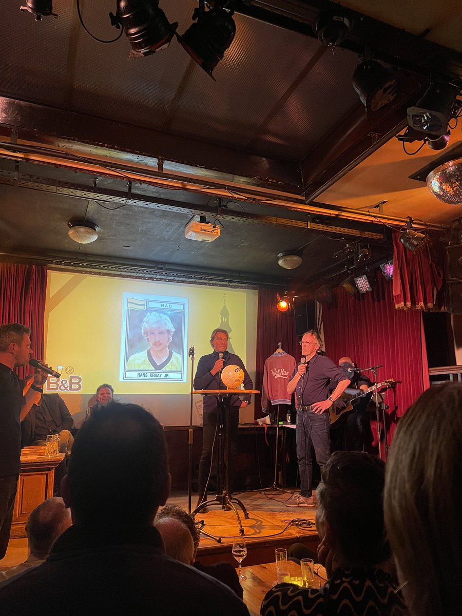 Mooi avondje bier &amp; ballen in café de Bommel. Indrukwekkend eerbetoon aan <a href="/thijsslegers/">thijsslegers</a> door <a href="/RobScheepers/">Rob Scheepers</a> ontzettend hard gelachen om <a href="/wimdaniels/">Wim Daniëls</a> geweldige anekdotes van ‘evil’ <a href="/HansKraayjr/">Hans Kraay jr.</a>. #bierenballen dank namens <a href="/JFSCBreda/">Jeugdfonds Sport & Cultuur Breda</a>