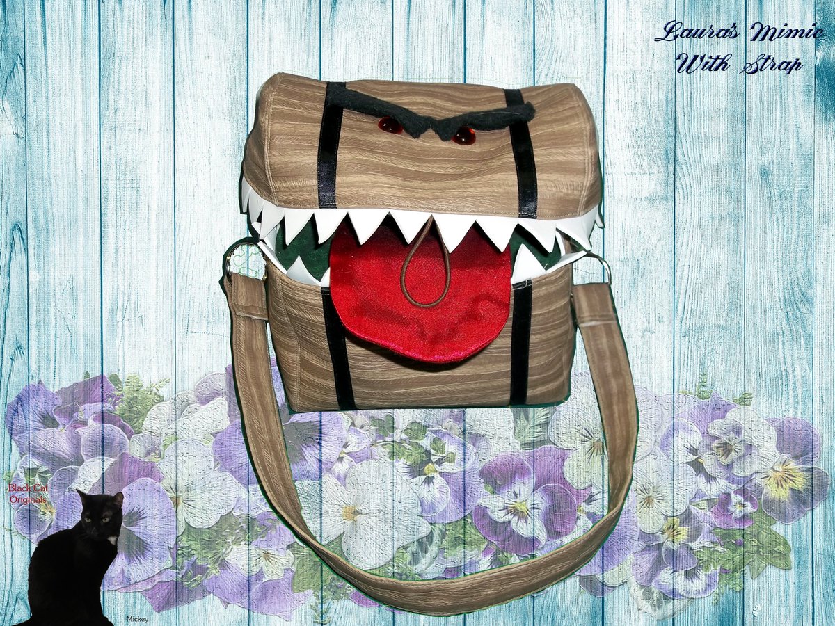 katesewsalot's tweet photo. Mimic Chest Dice Bags! Get yours only at Black Cat Originals: https://t.co/fVSEtk43pi #gaming #dnd #mimicchest #dicebag #smallbag #smalltote #game #toys #smallpurse #smallitem #blackcatoriginals #originalsbyblackcat https://t.co/y5BpVAiizm