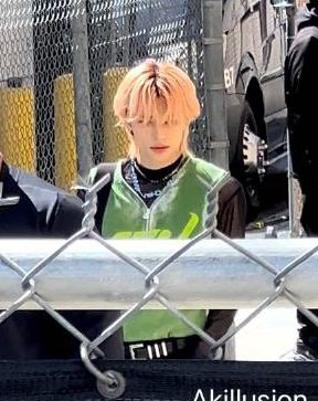 hyunjinpost's tweet photo. he is so pretty https://t.co/xi4audZNBh