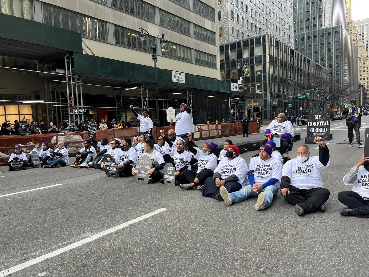 Today 26 #healthcareheroes led by @1199prez put their bodies on the line &amp; got arrested outside the governor’s office while participating in an act of Kingian #nonviolence. <a href="/GovKathyHochul/">Governor Kathy Hochul</a>— an austere healthcare budget will cost lives! #CloseTheMedicaidGap #EndHealthcareInjustice