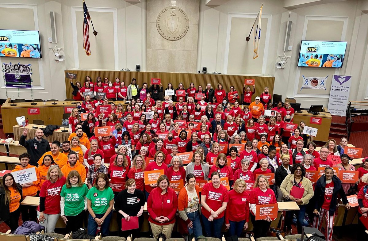 samanthamcgarry's tweet photo. It’s easy to be discouraged by all the gun violence but it’s uplifting &amp; empowering to join fellow @MomsDemand &amp; @StudentsDemand volunteers at the State House in Boston to make our voices heard. Lawmakers must make gun violence prevention a top priority in our state! #mapoli https://t.co/4Etb9fGZm9