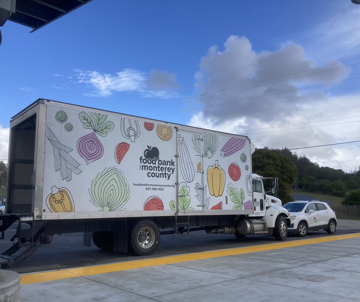 HallDistrict's tweet photo. Thank you @FoodBankforMRY for providing our Hall District &amp; Ohlone families with food! @OhloneOtters831 @pvusdReads @PajaroValleyUSD https://t.co/uoHoG1uQpD