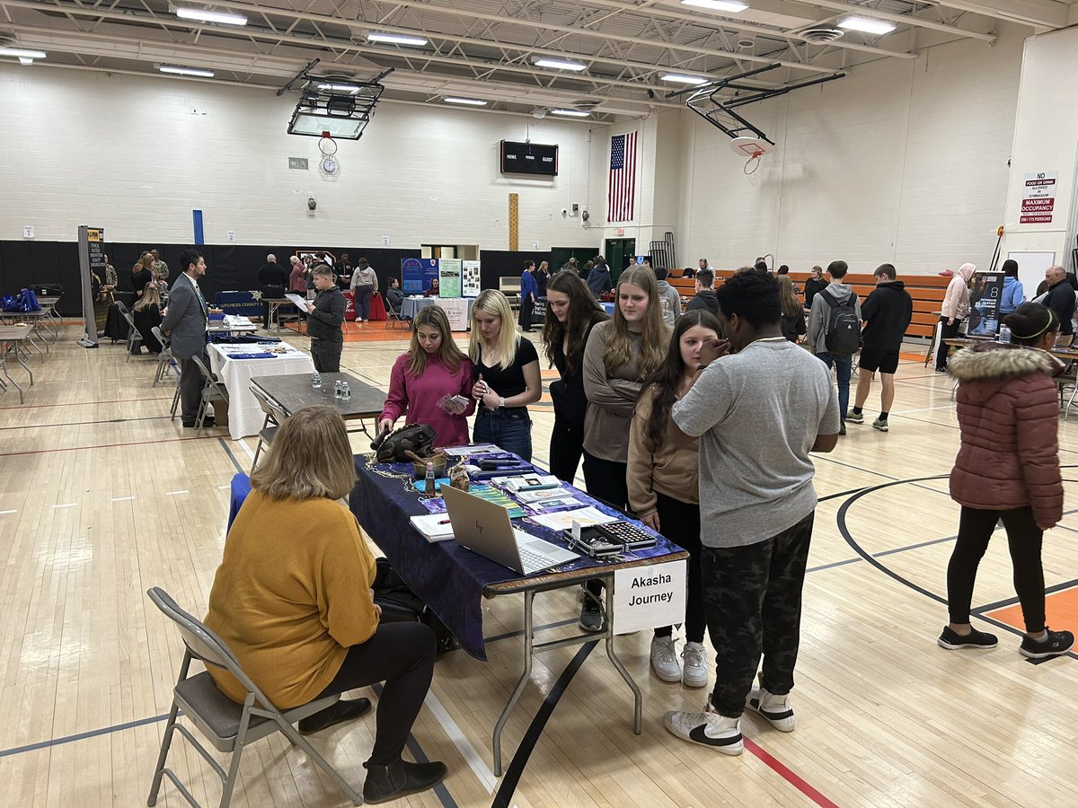 DrFineDover's tweet photo. Great job Dover HS on our career fair today! #communitycollaboration #postHSgoals #thankyou @ValdezDHS https://t.co/Ti4qk37cXY