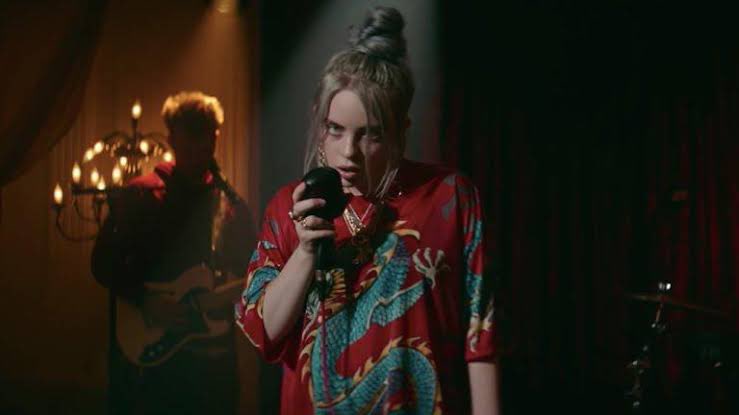 BillieEilishBR's tweet photo. Segundo fãs do México, Billie Eilish fez a passagem de som de “b*tches broken hearts” para o show de hoje. https://t.co/hX5oYGZrHd