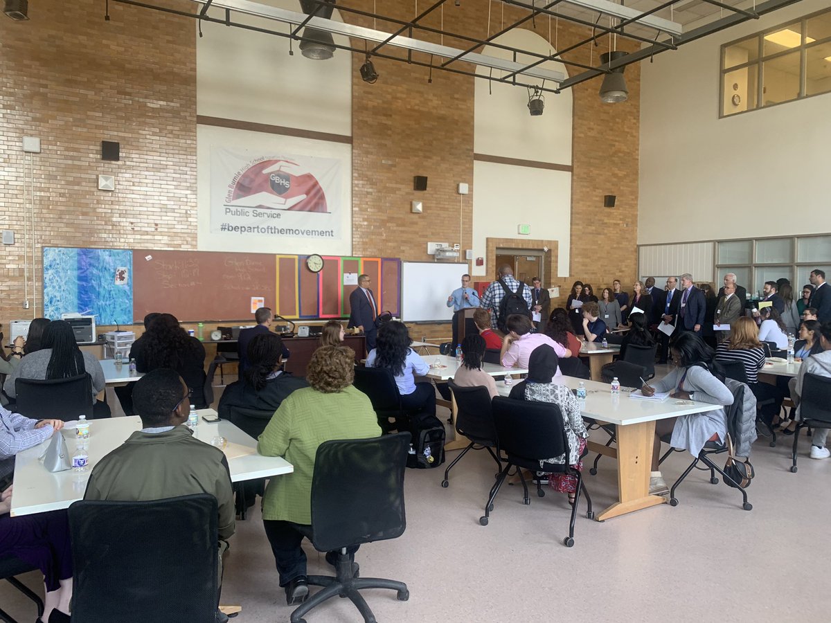 ECase19's tweet photo. Amazing evening @GBHSaacps with the @AnneArundelBar and @AACountySchools students! Thank you @AACPSSignatures @AACPSMcMahon @AACPSSupt! @SocStudiesAACPS https://t.co/QQcPIoEKP3