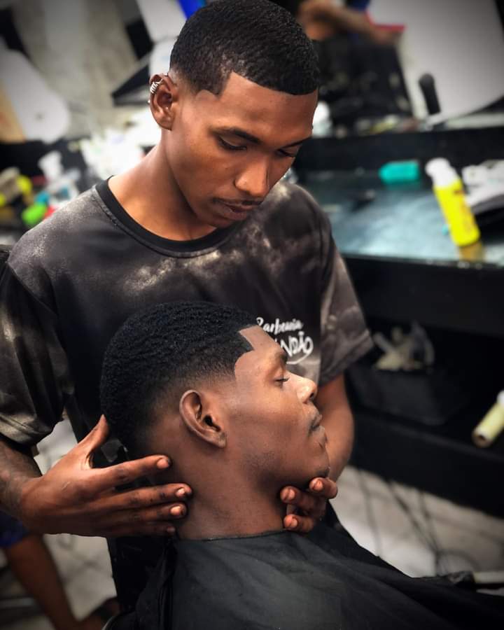 PosturaRDG's tweet photo. "Investindo na minha própria evolução ✅"..🙌🏽👊🏾🔥🔥🎯
#cortesdecabelo #barbearia #barbershopconnect #corte
#barberlife #barberlifestyle #reflexoalinhado #barbernations #thebarberpost #barbershop #degrade #cortesdecabelo #fade #barbers #barbergang #brasilbarbers #corteamericano https://t.co/8skLpeofZp