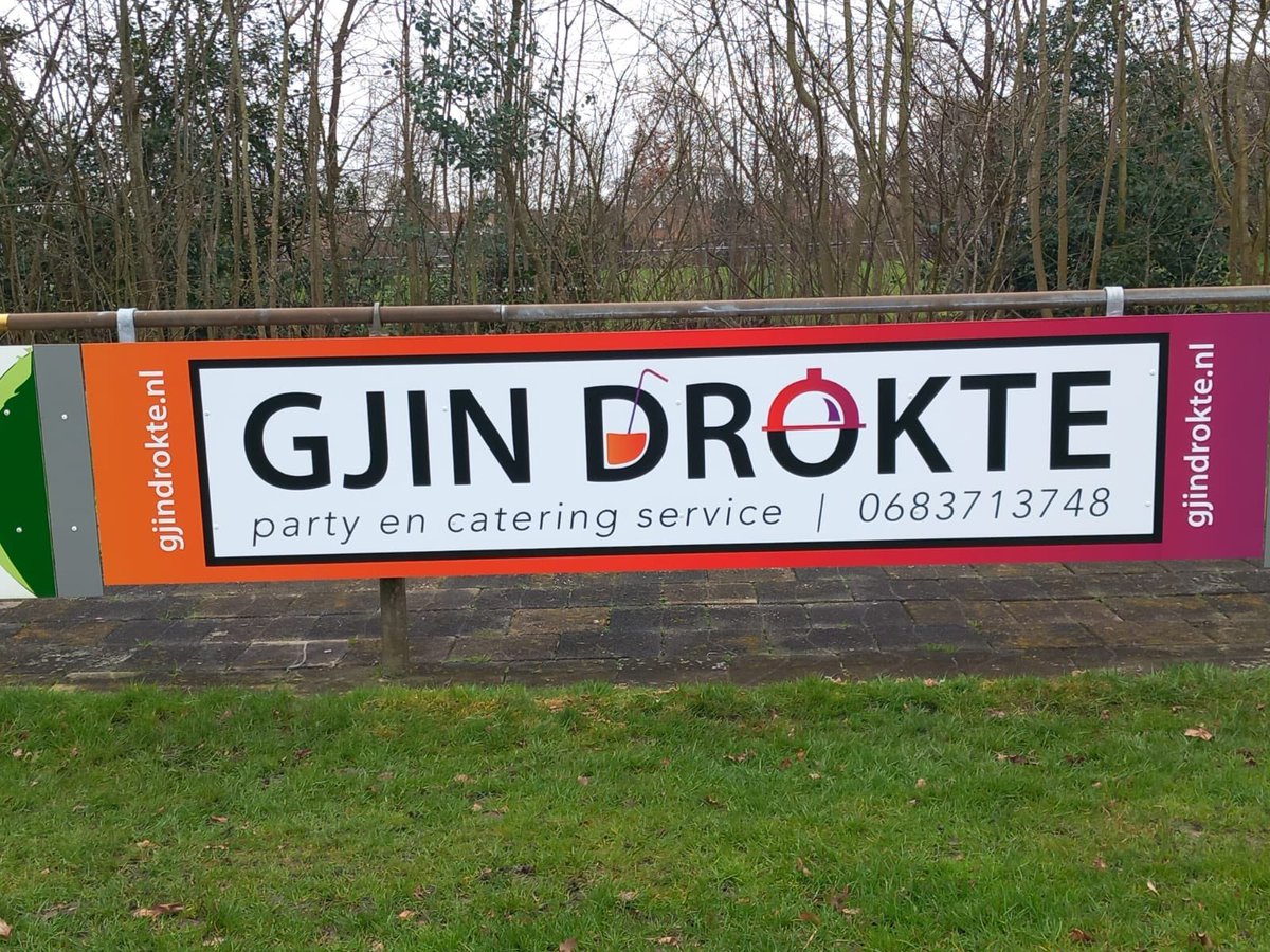 vvNOK's tweet photo. Heb je binnenkort iets te vieren, maar geen zin in de organisatie van het jubileum, evenement of bruiloft🥳? 

Hun naam zegt het al, maar Gjin Drokte Partyservice neemt de organisatie graag uit handen. Nieuwsgierig geworden? Kijk eens op de website https://t.co/OplMIhDlWS😃🎉 https://t.co/0ytW63JyE3