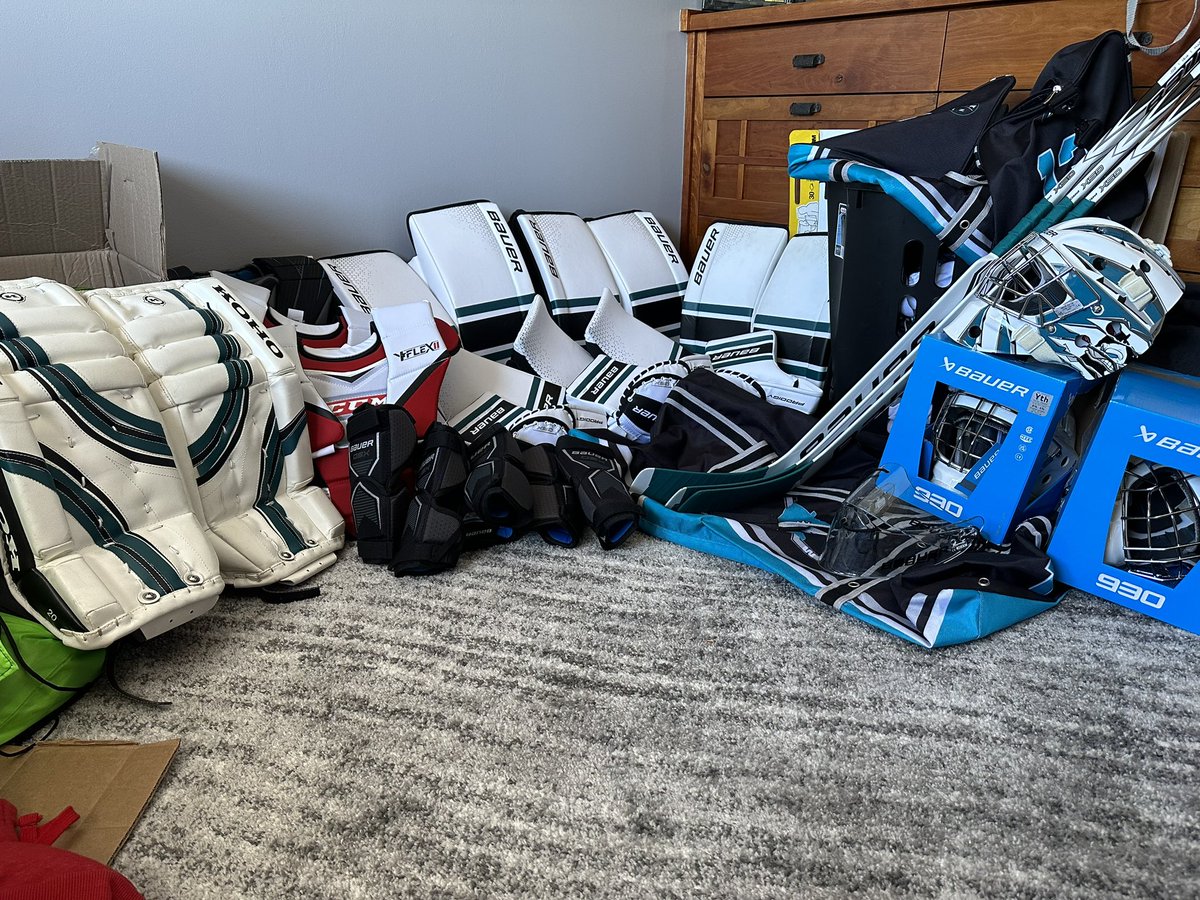 MNGreyDucks's tweet photo. Investing in the future! #hockeygoalie #goalielove https://t.co/VZ7uEgrSsN
