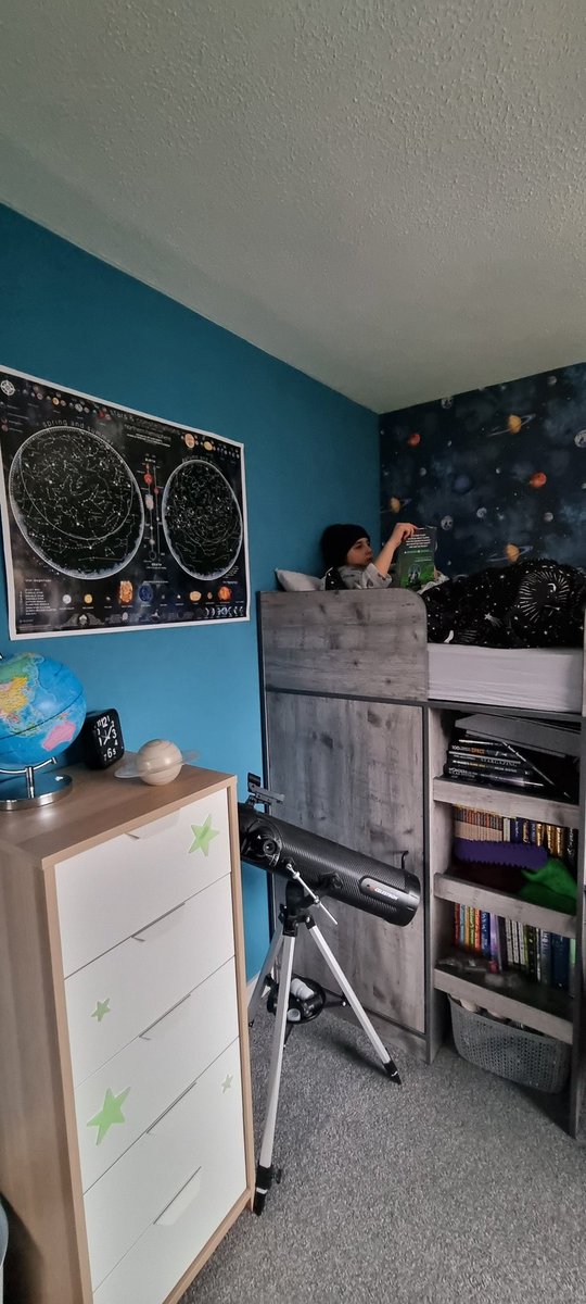 lisajane1984's tweet photo. @RiddingsJnr have the most amazing teachers! My space mad child has been gifted the best book ever! Signed by an actual astronaut @astro_timpeake 🧑‍🚀🪐🔭 https://t.co/U9STYwTqs4