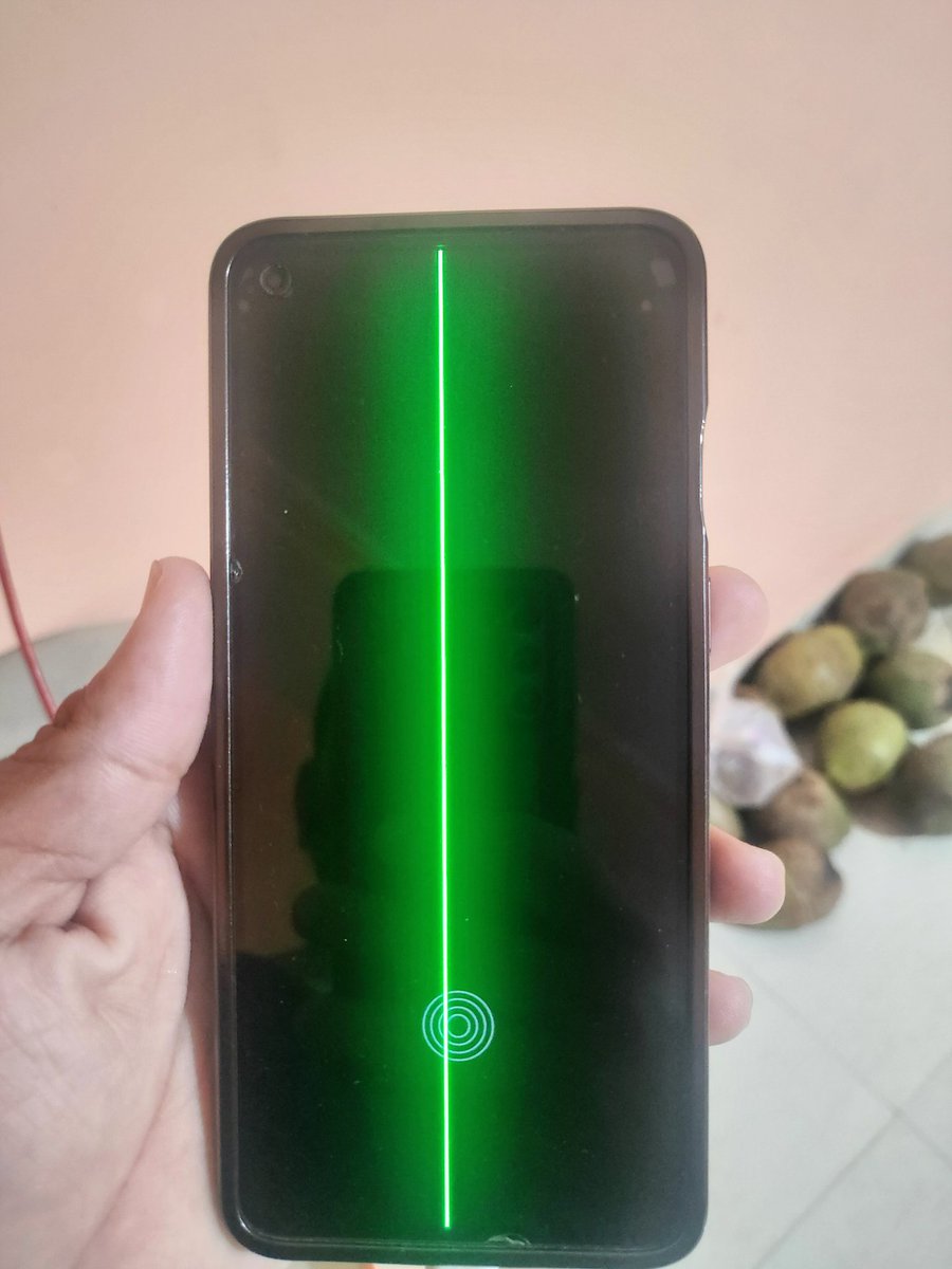 patil600's tweet photo. @oneplus @OnePlus_IN @OnePlus_Support This phone belongs to my wife. It is a OnePlus 9R. Yesterday she was using the phone &amp; suddenly a bright green line appeared on her phone's screen. Was not expecting such a quality . This needs urgent redressal!  #onepluscheater #oneplussucks https://t.co/6O9Vjopoul