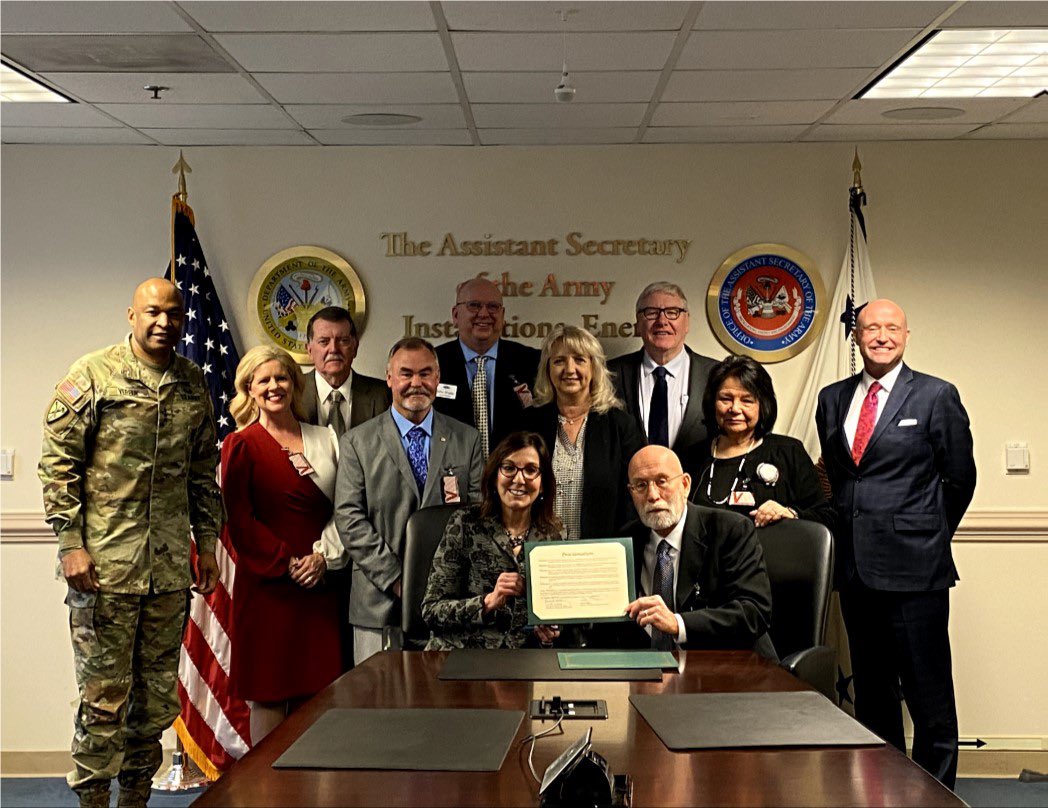 UCBoardofComm's tweet photo. Commissioner Shafer was fortunate to be present in Washington DC for the transfer of the former Umatilla Chemical Depot from the Army to the local Columbia Development Authority.  Further details on this event can be found at the following link:

https://t.co/y2kScsLJ49 https://t.co/A0EoR58sQj
