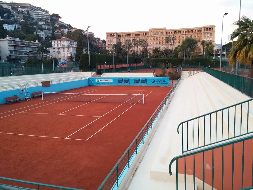 Nous aurons l’honneur de jouer sur l’un des courts principaux du Nice Lawn Club Tennis !🎾

Ce complexe accueillait l’ATP 250 de Nice auparavant 🙌🏻

L'event sera ouverte au public, on vous attend donc sur place pour pousser votre équipe préférée ! 📢🚩