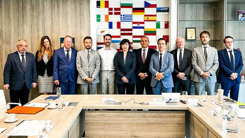 ItalyinPanama's tweet photo. Con el fin de explorar formas de colaboración en la promoción de la #igualdad, la no discriminación y el #respeto a la diversidad sexual, nos hemos reunido con los Embajadores 🇪🇺 en 🇵🇦 e @ivan_chanis Presidente de @figualespanama 🏳️‍🌈. https://t.co/NXjA4LhBi1