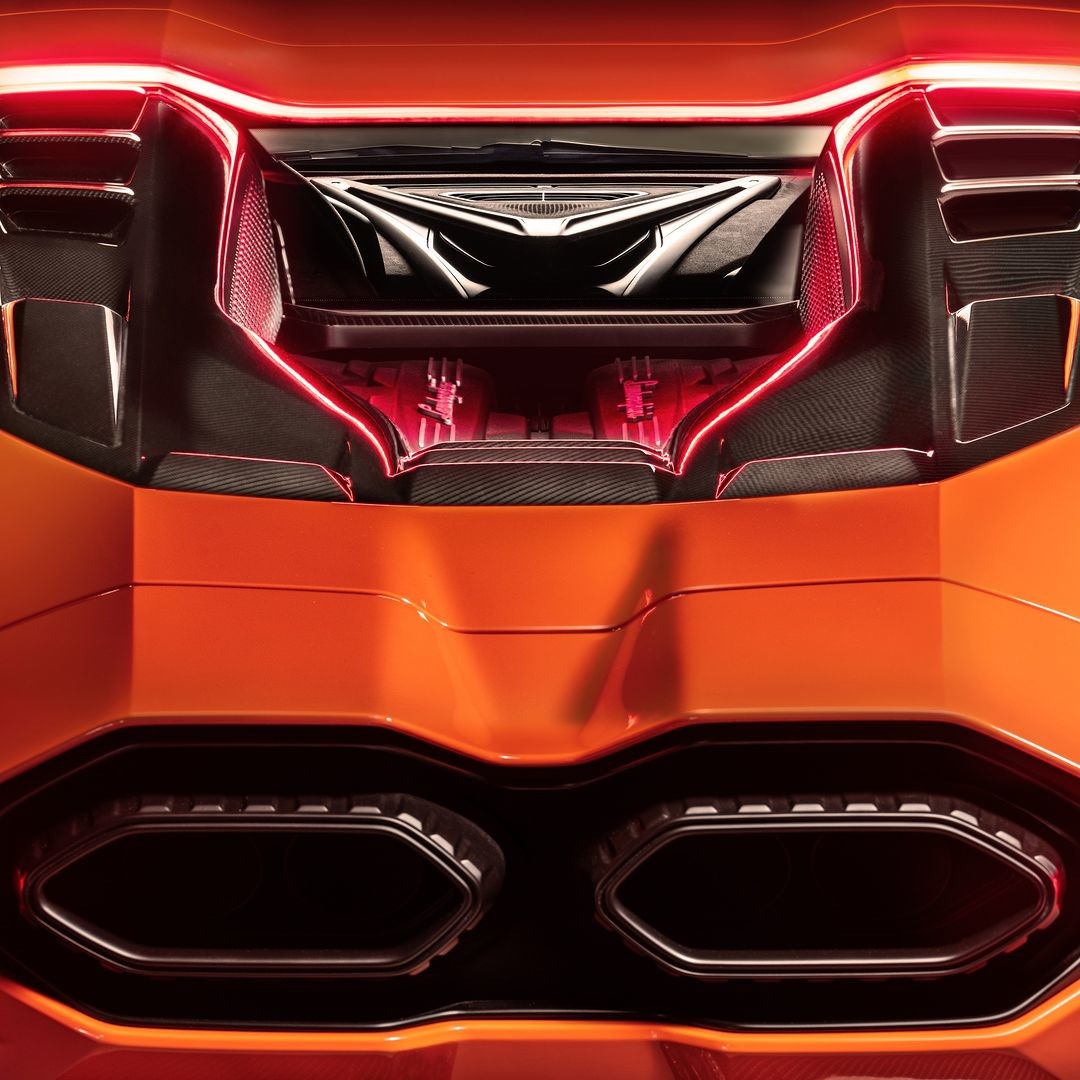 ExoticMotorCar's tweet photo. The wait is over. ​
​
New Lamborghini Revuelto.​
Get ready to be driven beyond. From Now On.​

#Lamborghini #Revuelto #FromNowOn
__
The vehicle is not yet offered for sale and is therefore not subject to Directive 1999/94/EC. https://t.co/RarSifb6ND