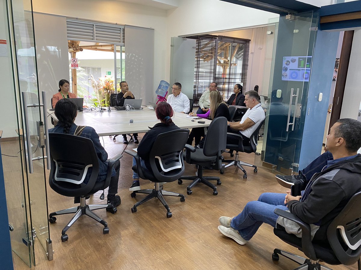 aagomezr's tweet photo. Nos reunimos con el Comité Técnico del #CDTCI del @SENAQuindio les socializamos el avance de las metas de formación, presupuesto y los demás servicios que ofrece el @SENAComunica resaltando el programa #CampeSENA la manera como nuestros programas pueden apoyar el sector rural https://t.co/kyCkyj5xYo