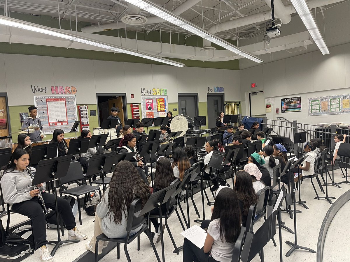 6th grade Chorus, Band, and Dance performing for each other for the end of the marking period. Excellent job to all! #greenwave #greenwaveperformingarts @gomezjasr @LBMSthree @SOSJ_Principal