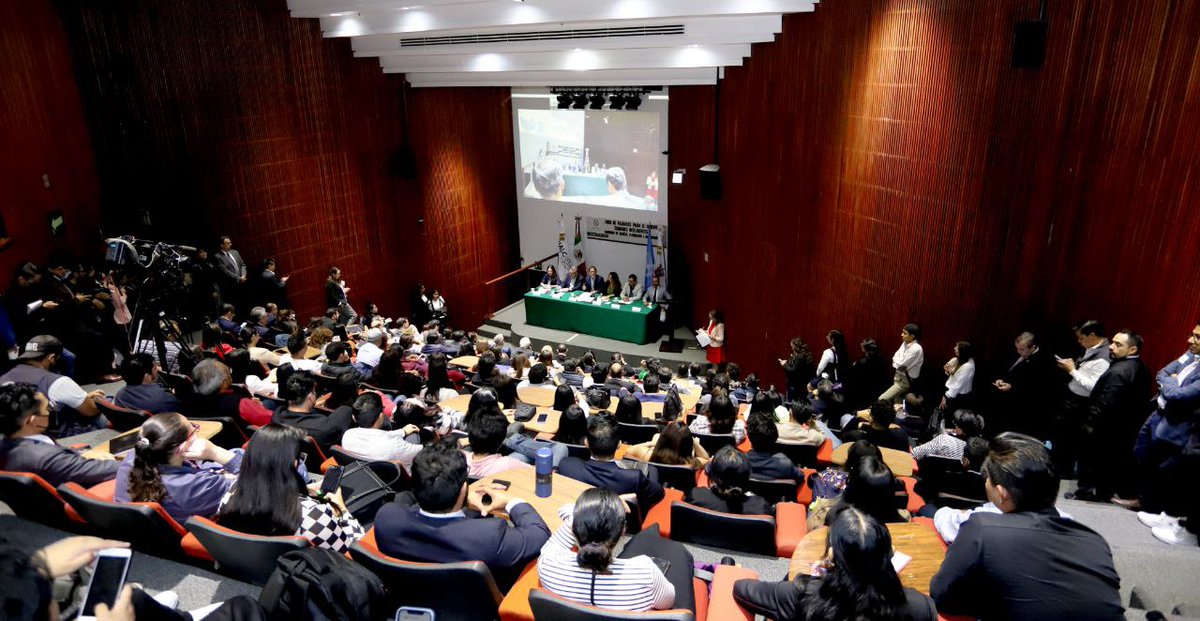 EdmundoTlatehui's tweet image. Asistimos con mi esposa @LupitaCuautleT al Foro de Alianzas para el Hábitat #CiudadesInteligentes 🏙 en la @Mx_Diputados. Agradezco a los organizadores de la #CIHALC2023 por la invitación.
