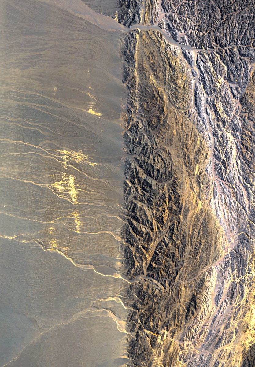 i_ameztoy's tweet photo. Random Series | The beauty of difference v.2

Amazing landscapes, shapes, patterns and colors in south-western #Mongolia. @CopernicusEU #Sentinel2 🛰️ 2023-03-22  #EO. Do you remember version 1?

Full Size: https://t.co/TZbCDSsTDM 🧐 https://t.co/hfEeO94TB0