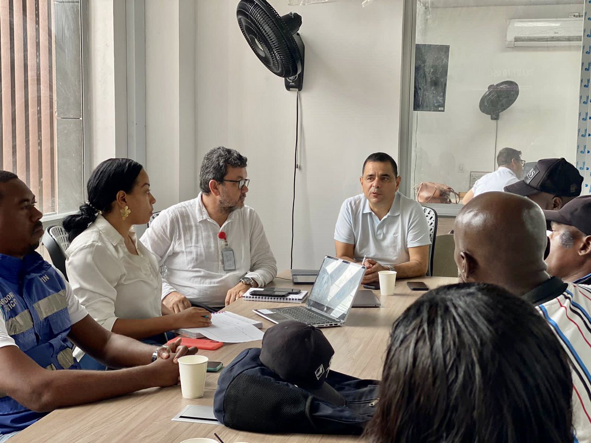 fjmurielandrade's tweet photo. En reunión con miembros de la asociación de informadores turísticos de #Buenaventura, y el Subdirector del #CNP, @mgomezb1973, concertamos acciones de formación y emprendimiento para fortalecer sus capacidades operativas con mayor calidad desde el @SENA_RValle https://t.co/JyYv6qswyX
