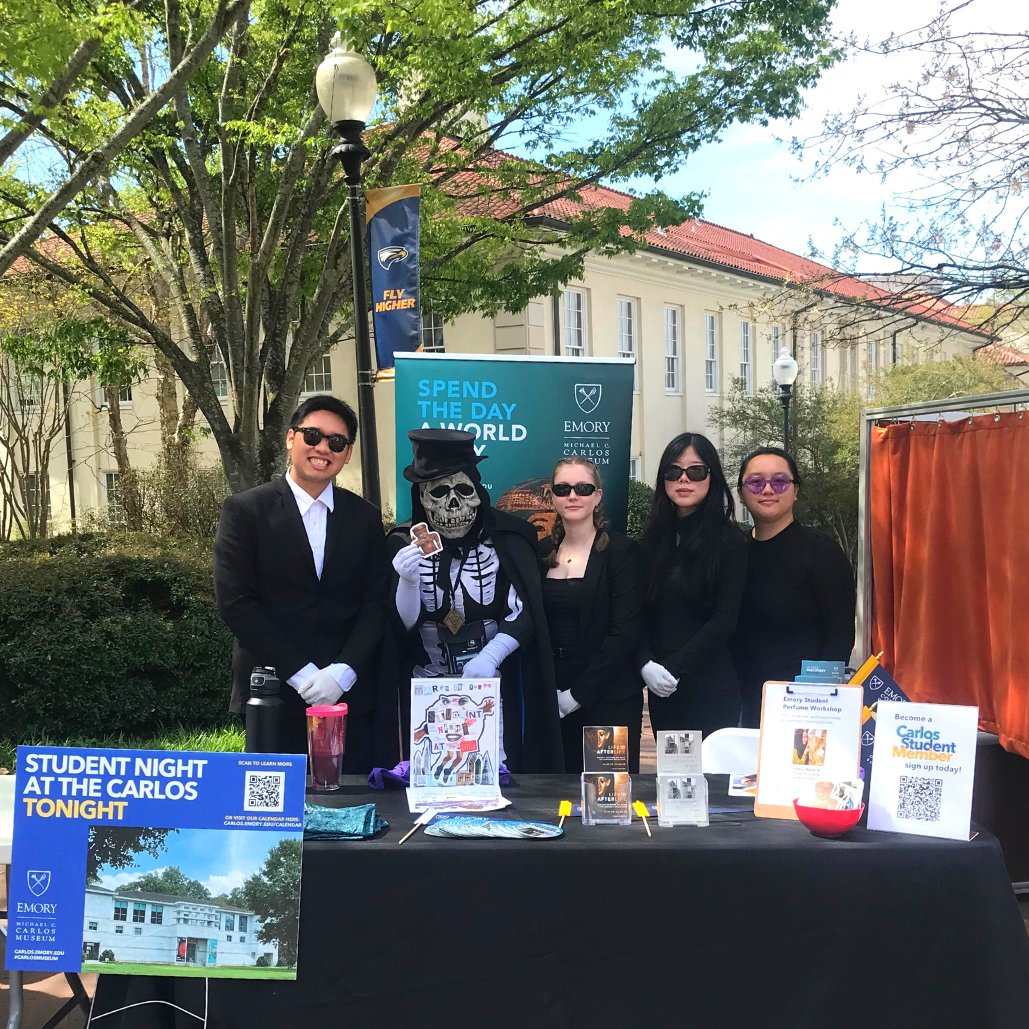 carlosmuseum's tweet photo. We had a blast this afternoon tabling at #wonderfulwednesdays to promote tonight's Emory #studentnight at the Carlos! We were thrilled to have Dooley stop by our table with his crew! #dooleysweek #emoryuniversity https://t.co/yPbQ9yptlv