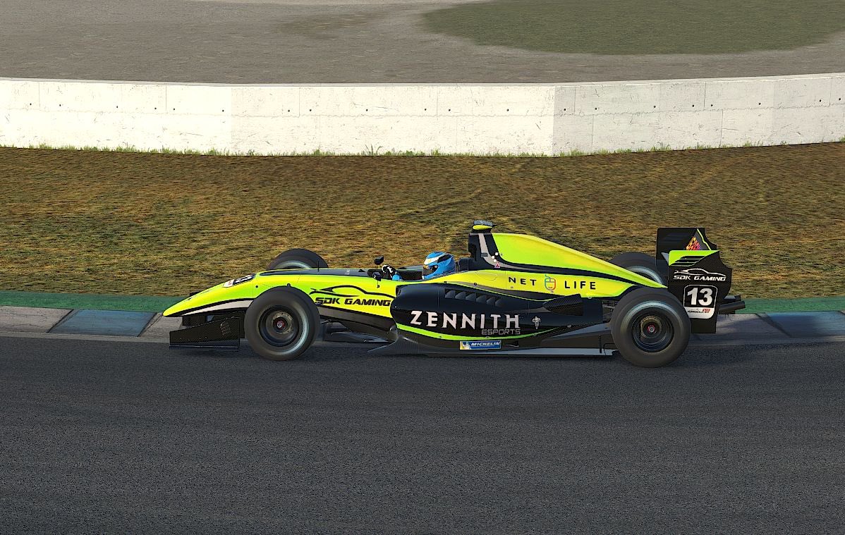 Ayer no fue el resultado esperado de nuestros pilotos #LVNE2023 con un P16 y P26. Toca mirar hacia delante y aprender para mejorar en las siguientes carreras. Esto acaba de empezar 💪💚 #kryptonite #gasknock <a href="/SDK_GAMING_/">SDK Gaming</a> <a href="/NetLifeGaming/">NetLife Gaming</a>