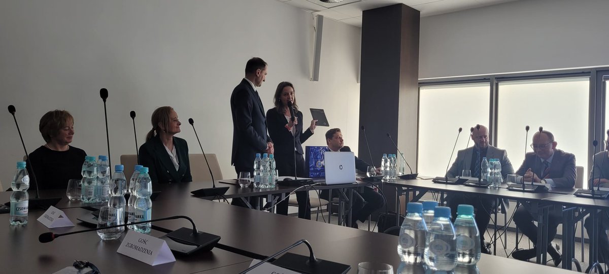 KRS_RP's tweet photo. W SO Warszawa-Praga odbyło się pożegnanie Prezesa Pawła Iwaniuka i przedstawienie na ZOSSO nowego Prezesa Michała Bukiewicza. To okazja do rozmowy z sędziami. Na Zgromadzeniu obecni byli z KRS: Przewodnicząca Rady i sędzia Zbigniew Łupina. https://t.co/MROvjA2CNA