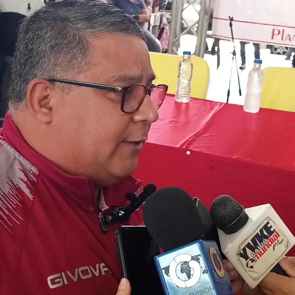 SecretaraDeGes2's tweet photo. Secretaria de Gestión Social Política
#Hoy
Realizamos la entrega del Plan General de Asistencia Social "Cristo Te Ama"  en los espacios de Centro Comercial Miranda. Beneficiando a mas de 400 habitantes Guareneros. 
#GuarenasSeLevanta
#Guarenastieneconque https://t.co/2wXqZRRamq