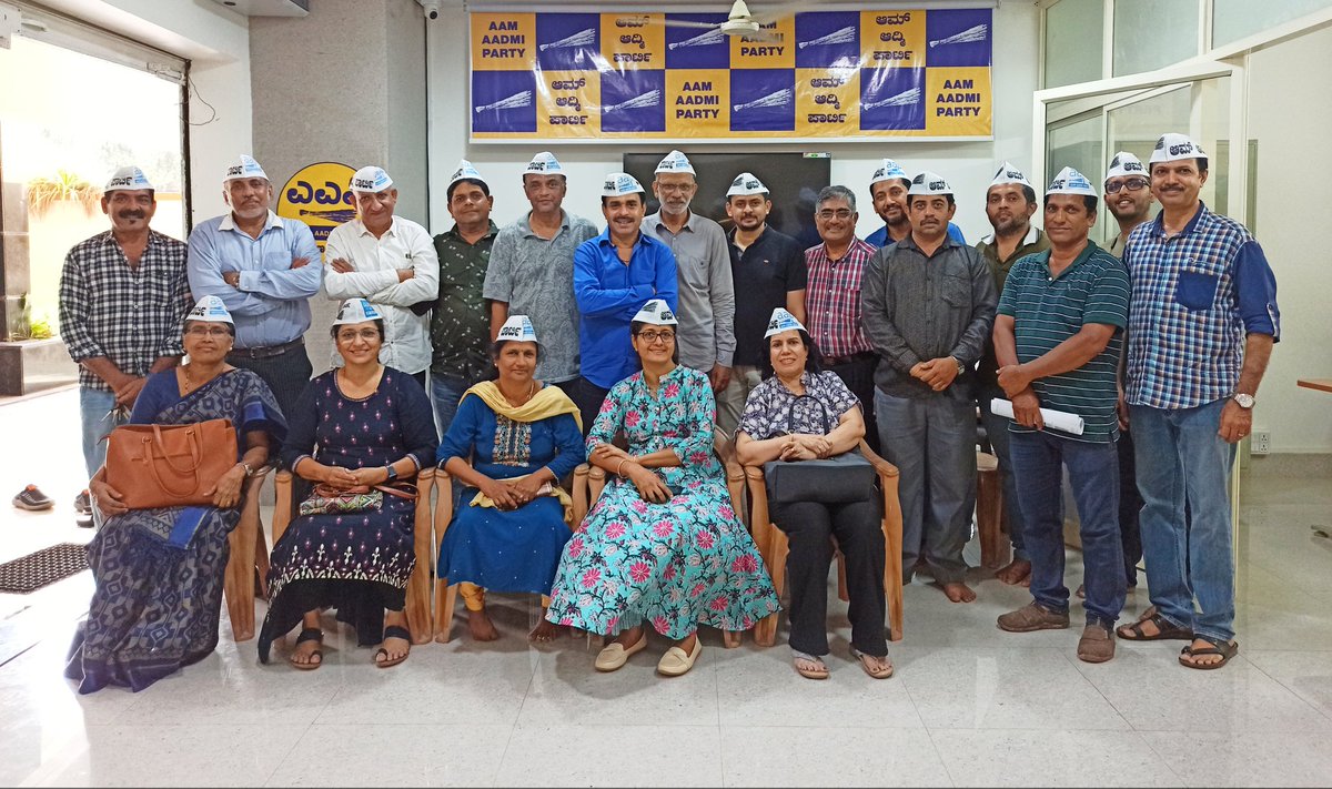 deviprasadBY's tweet photo. @aywdakshinakan
In today's meeting, polling booth responsibilities were distributed to various members.
@Santhosh_AAP_ @aapkaprithvi @AamAadmiParty https://t.co/iGtPPA3Zft