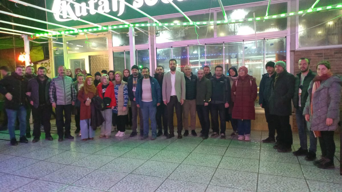 ebsbingol1's tweet photo. Deprem bölgesi illerimizden Malatya’ya giden, 10 gün gönüllü olarak çalışan ve Rize’ye dönmekte olan meslektaşlarımızı iftarda misafir ettik.
Bu sıkıntılı günlerde depremzedelerin yaralarını sarmak üzere Rize’den Malatya’ya giden fedakar eğitim çalışanlarımıza teşekkür ediyoruz. https://t.co/9DW0el5zEZ