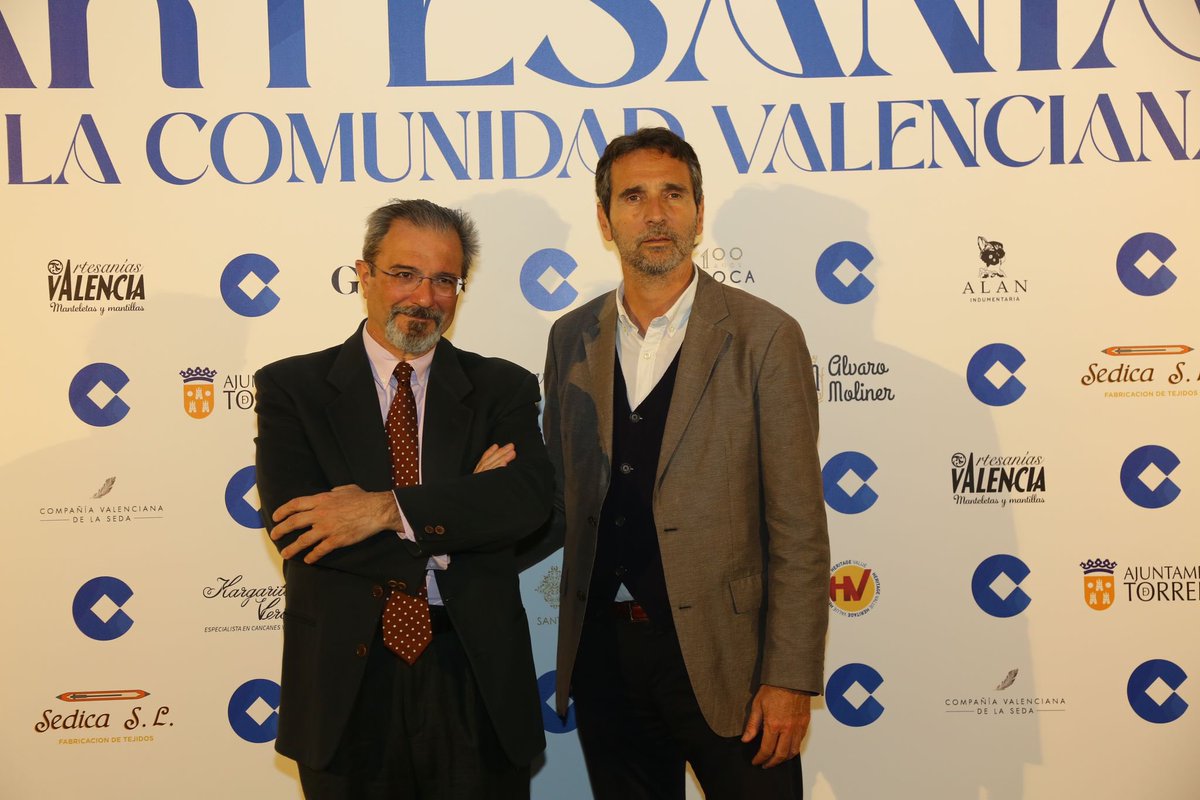 vox_cv's tweet image. 📸 Hoy nuestro candidato a la Generalitat Valenciana, @FloresJuberias, ha asistido a la I Jornada de la Artesanía de la Comunidad Valenciana.

¡Gracias a @COPEValencia por la invitación y la promoción de nuestra artesanía!