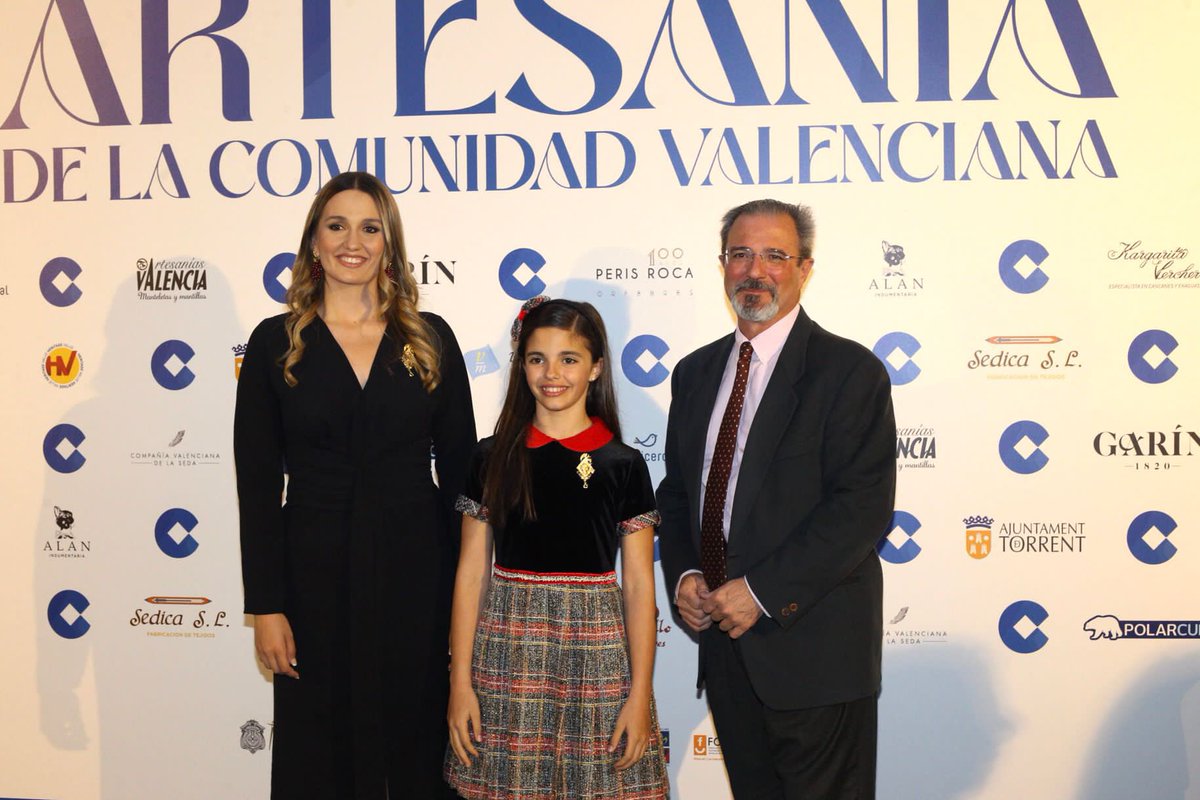 vox_cv's tweet image. 📸 Hoy nuestro candidato a la Generalitat Valenciana, @FloresJuberias, ha asistido a la I Jornada de la Artesanía de la Comunidad Valenciana.

¡Gracias a @COPEValencia por la invitación y la promoción de nuestra artesanía!