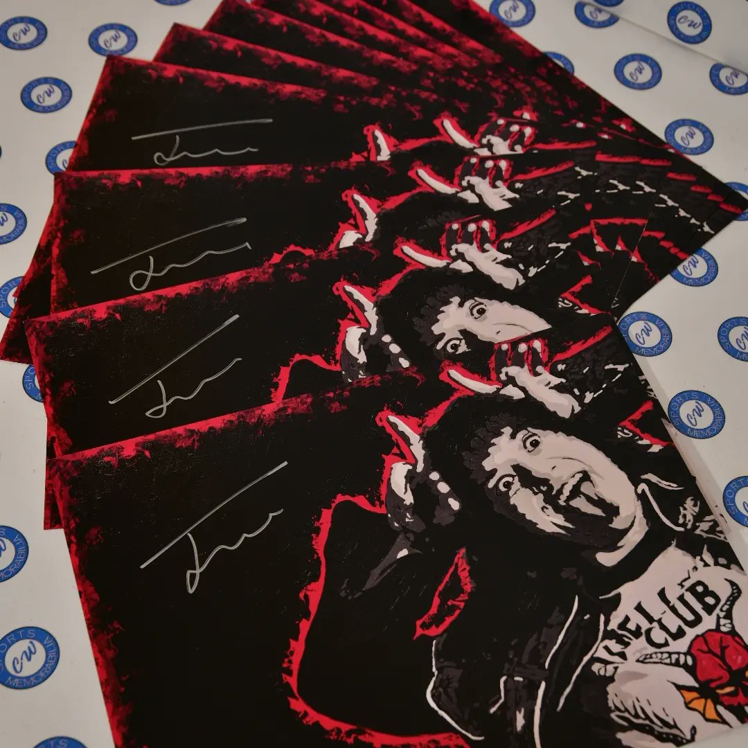 CWSportsMem's tweet photo. Joseph Quinn "EDDIE" SIGNED hand painted Original canvas  1/1 !!!
#StrangerThings

Limited Edition Signed 12x16s available (LE#/10)

ORIGINAL CANVAS $1500 CAD
Loose 12x16 (#2-9) $225
(#1, 10) $250
FRAMED 12x16 suede matting and laser etched name bar $350

+ shipping if needed 📦 https://t.co/jnsSbzy43J