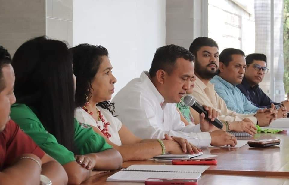 BrianMijangos86's tweet photo. Iniciamos la mesa de negociación con el Sindicato de Trabajadores #STEPEIDCEO, por medio del diálogo y la concertación, llegaremos al mejor acuerdo en beneficio de los trabajadores y del pueblo de Oaxaca.
@salomonj @Nino_Morales1
#UnPuebloTransformandoSuHistoria https://t.co/NxwfuvV4Gn