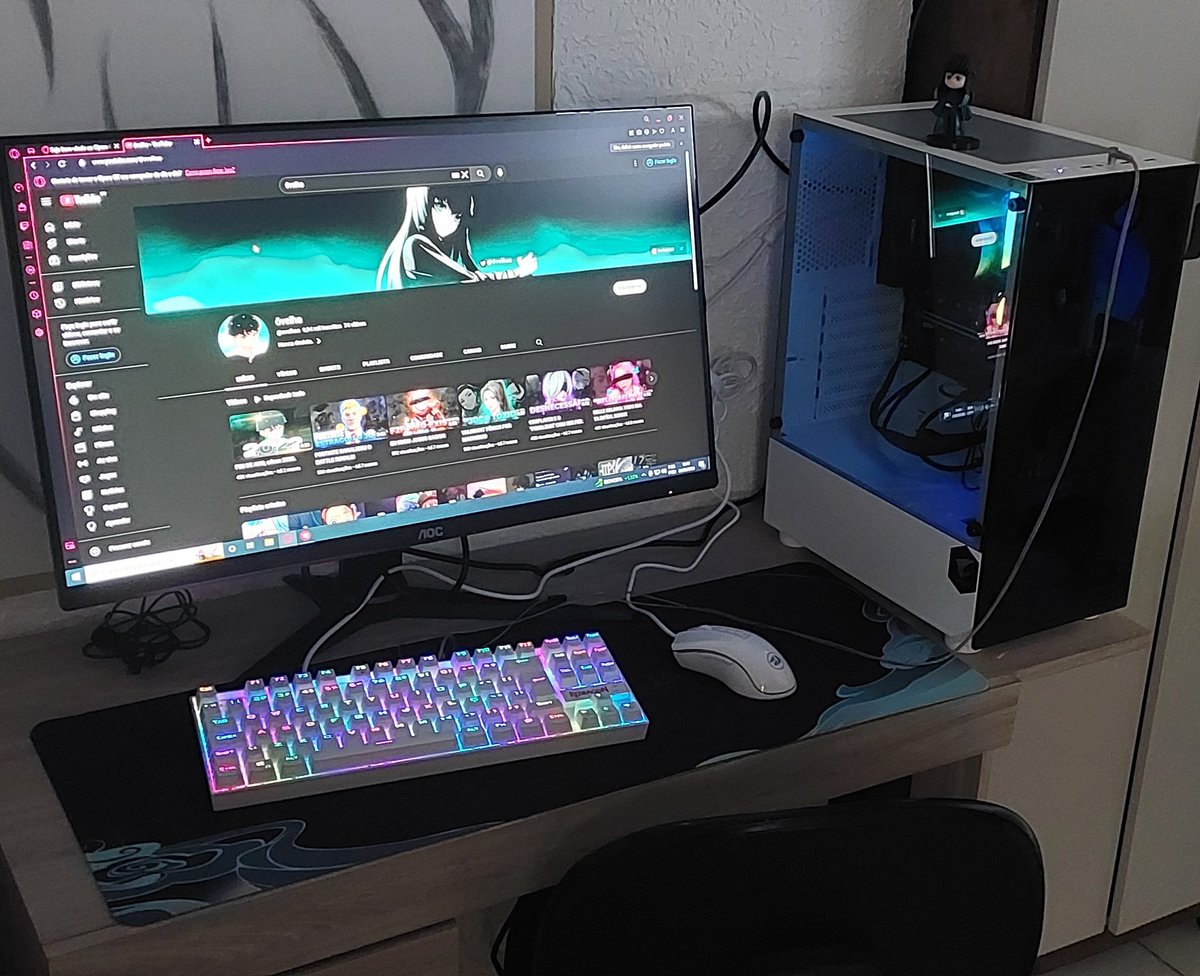 Eu finalmente tenho... Tenho um setupzinho 🥺

Aceito ajuda via discord, tem muita coisa q não sei mexer ainda!
