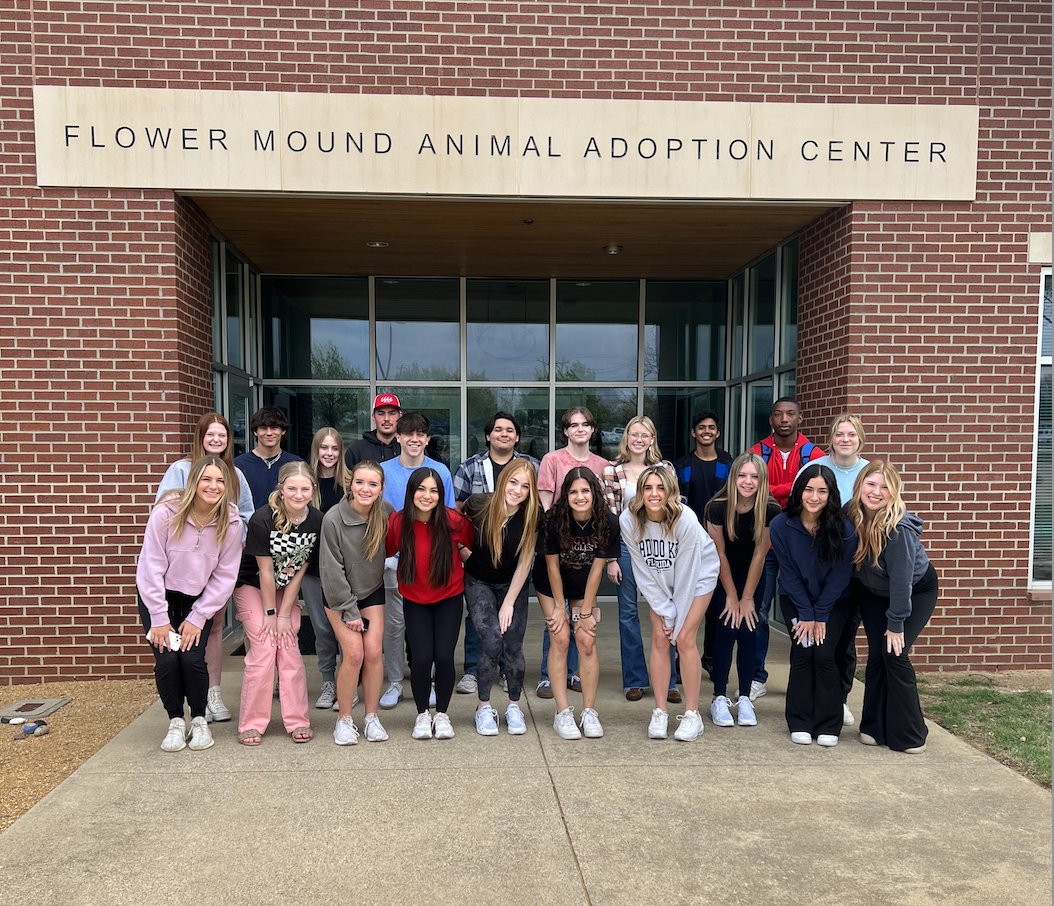coachkjohnson_'s tweet photo. Over the last few weeks my Student Leadership class planned and executed a service project for the Flower Mound Animal Shelter. Today we were able to deliver the money we raised! So proud of this group and their efforts to serve our community! ❤️🐶🐱 https://t.co/0WJayYEBVK