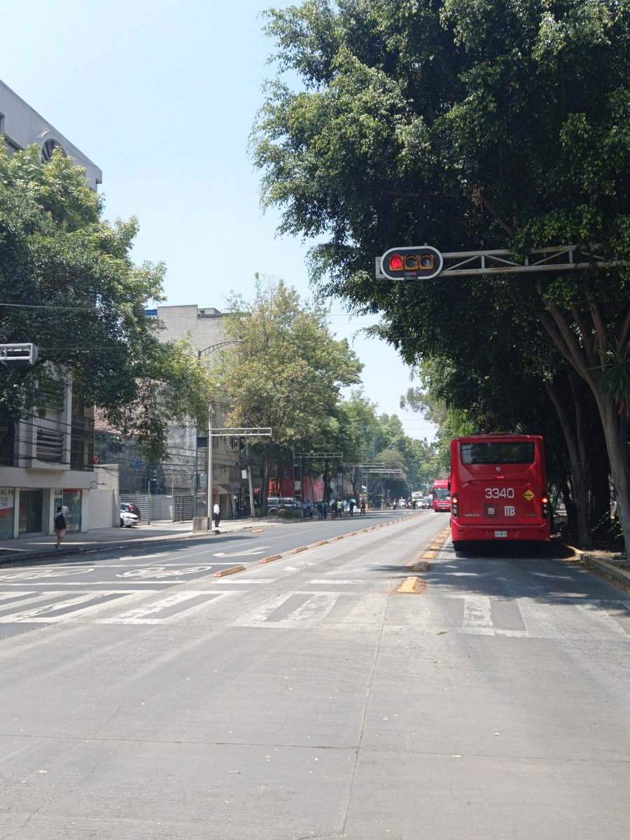 .<a href="/UCS_GCDMX/">Unidad de Contacto del Secretario SSC CDMX</a> <a href="/CFE_Contigo/">CFE_Contigo</a> Cable cayó y prendió fuego en Minería esquina con Benjamin Franklin en Colonia Escandón, <a href="/AlcaldiaMHmx/">Alcaldía Miguel Hidalgo</a>