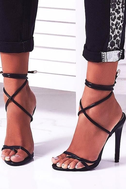Fishwear2020's tweet photo. ๐item -Lace up heels
๐size- 37-42
๐price -ksh.2300
๐free delivery within Nairobi CBD & at an extra affordable cost across the country and World
๐0790554246 inbox for more info
๐Till no.5673003
#kenyatta #breakingnews #KennedyRapudo #riri #JohnMaina #Wakadinali #DjGrauchi # https://t.co/sQl6B1dbgS