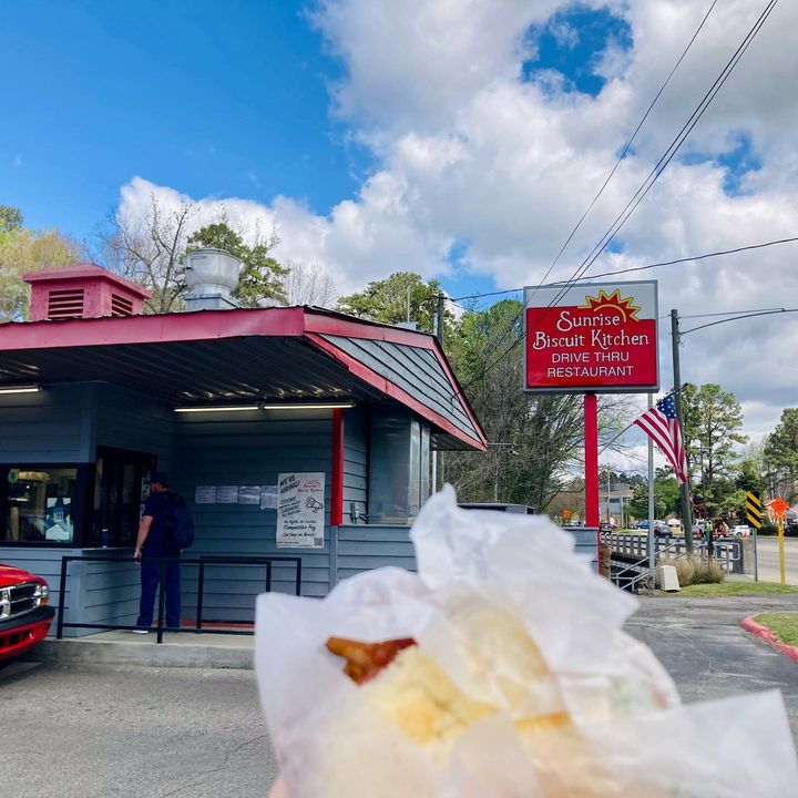 carolina_alumni's tweet photo. N.C.’s first drive-thru only restaurant ☀️☀️☀️ More than 40 years later, still making biscuits as big as your face 🤤 #UNCAlumni https://t.co/0rw7YhryI7